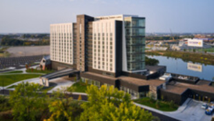 Omni Viking Lakes Hotel